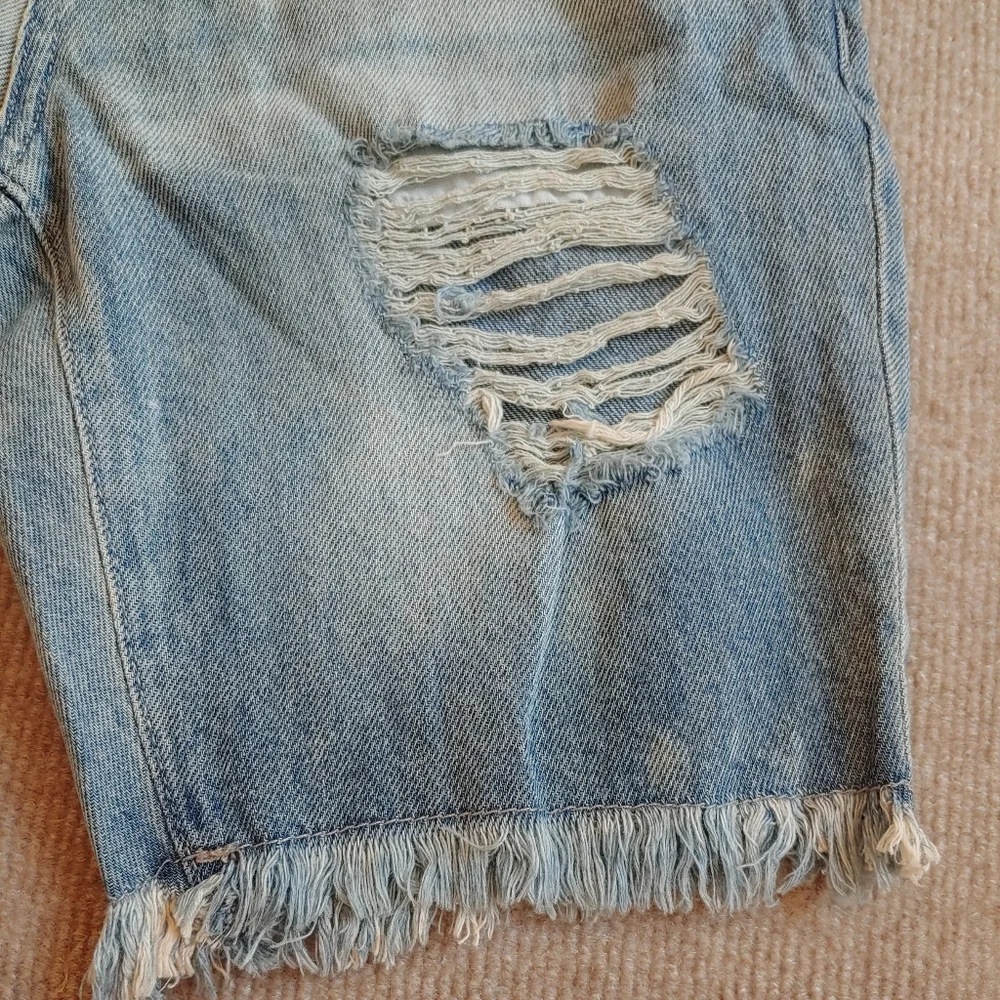 Love, Fire Denim Bermuda Shorts Womens Sz 1 Distressed Cut Off 100% Cotton NWOT